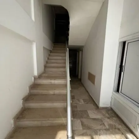 Carsi Merkezinde 2+1 * Кирения